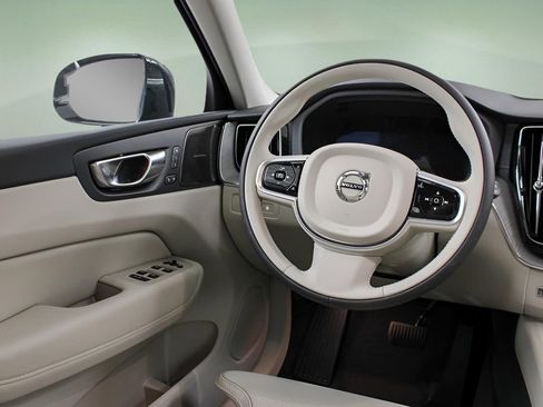 New 2025 Volvo XC60 T8 Ultra w/ Protection Package Premier image 15