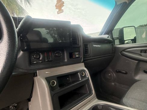 Used 2003 Chevrolet Silverado 2500 2WD Extended Cab image 12