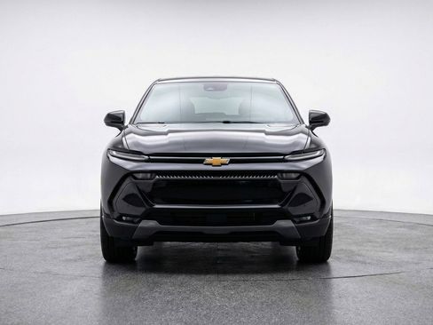 Used 2025 Chevrolet Equinox LT image 2