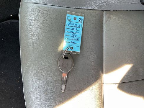 Used 2007 Chrysler 300 Touring L image 3