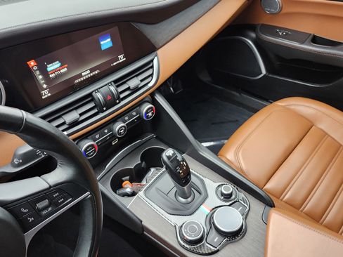 Used 2019 Alfa Romeo Giulia Ti w/ Quick Order Package 22X Lusso image 31
