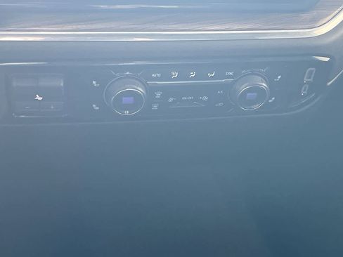 Used 2025 Chevrolet Silverado 1500 LT image 19