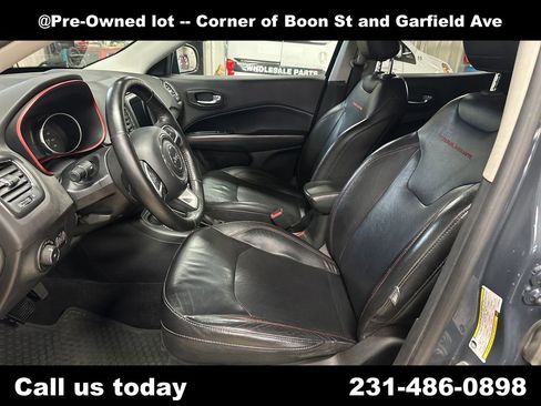 Used 2018 Jeep Compass Trailhawk w/ Leather Interior Group AWD/4WD image 16