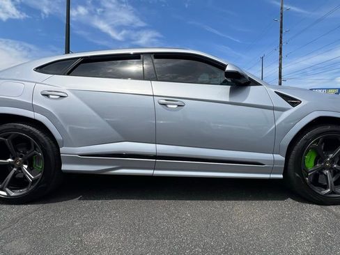 Used 2022 Lamborghini Urus image 9
