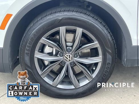 Used 2022 Volkswagen Tiguan SE w/ Panoramic Sunroof Package image 6