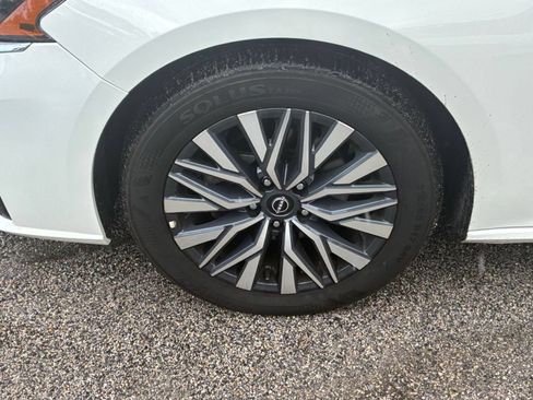 Used 2025 Nissan Altima 2.5 SV FWD image 20