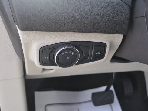 Used 2019 Lincoln MKC Select w/ Select Plus Package AWD/4WD image 17