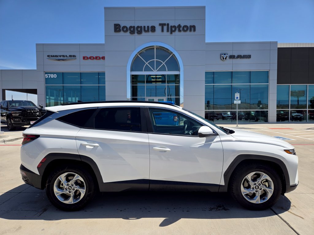 Used 2024 Hyundai Tucson SEL FWD image 2