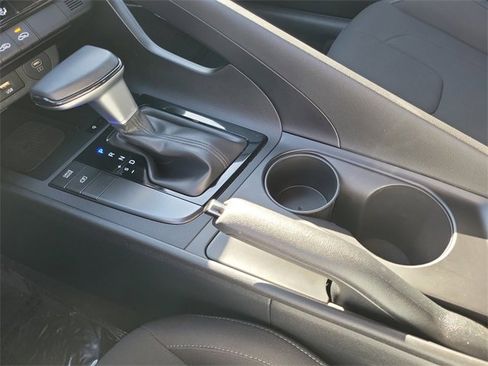 Used 2025 Hyundai Elantra Sport image 14