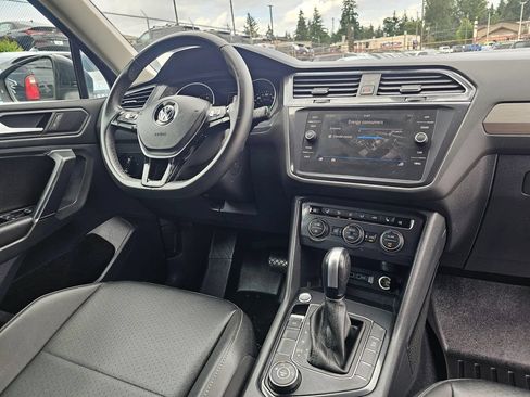 Used 2020 Volkswagen Tiguan SE AWD/4WD image 11