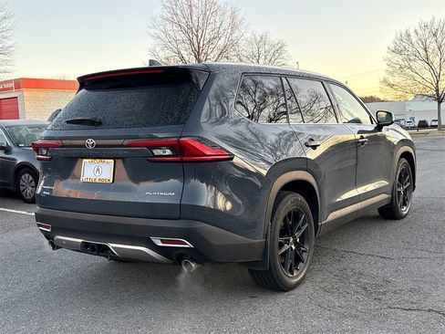 Used 2024 Toyota Grand Highlander AWD Hybrid image 3