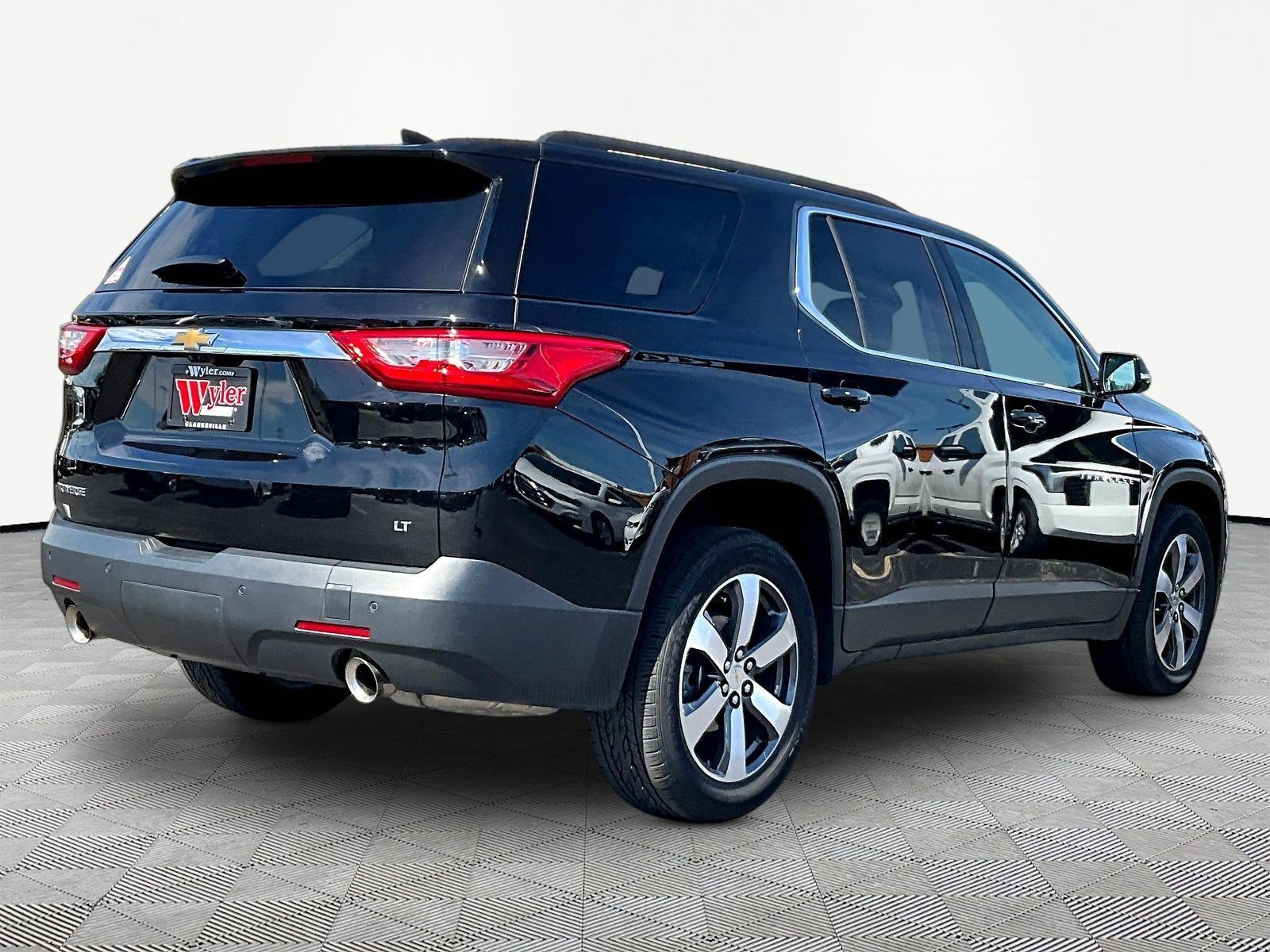 Used 2020 Chevrolet Traverse LT w/ LT Premium Package FWD image 6