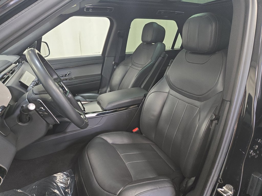 Used 2025 Land Rover Range Rover Sport SE AWD/4WD image 11