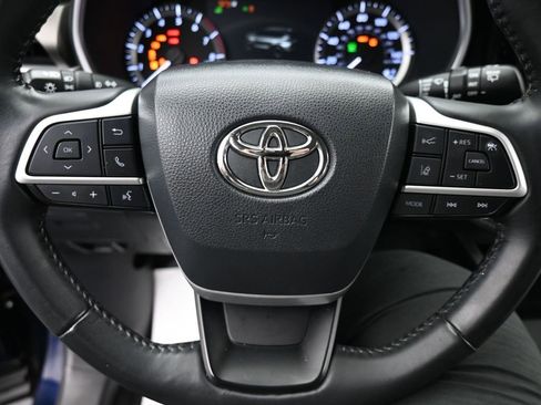 Used 2023 Toyota Highlander XLE image 17