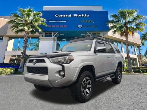 Used 2018 Toyota 4Runner TRD Off-Road AWD/4WD image 9