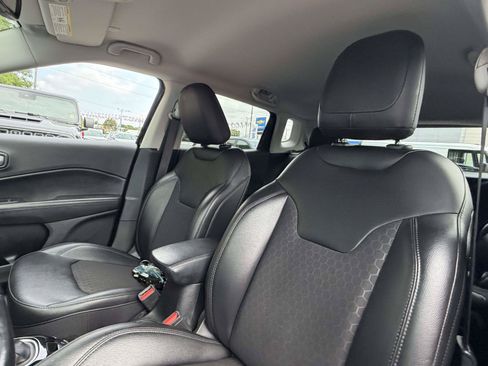 Used 2021 Jeep Compass Latitude AWD/4WD image 10