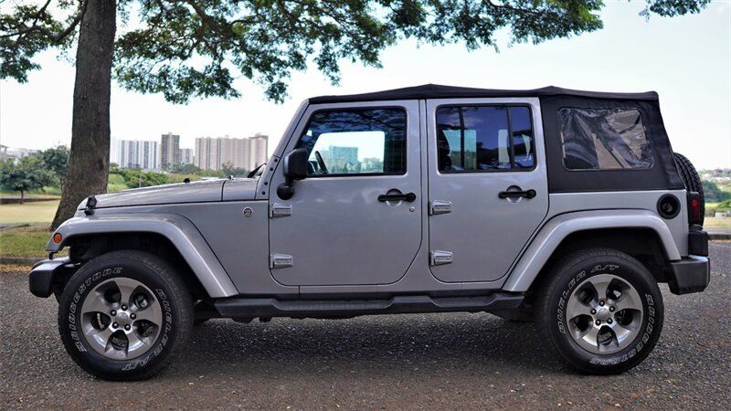 Used 2018 Jeep Wrangler Unlimited Sahara w/ Connectivity Group AWD/4WD image 4