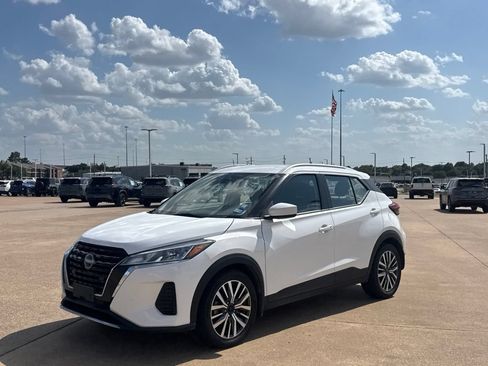 Used 2023 Nissan Kicks SV FWD image 10