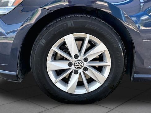 Used 2018 Volkswagen Golf S FWD image 11