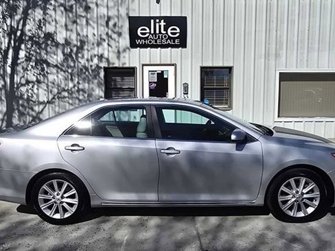 Used 2012 Toyota Camry XLE w/ Leather Pkg FWD image 6