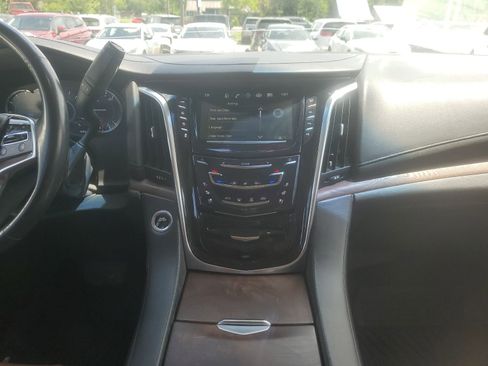 Used 2018 Cadillac Escalade Premium Luxury RWD image 10