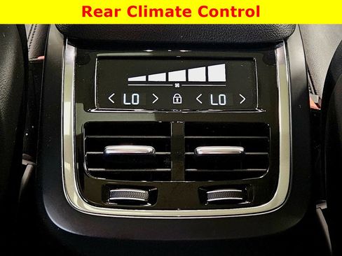 Used 2021 Volvo XC90 T5 Momentum image 30