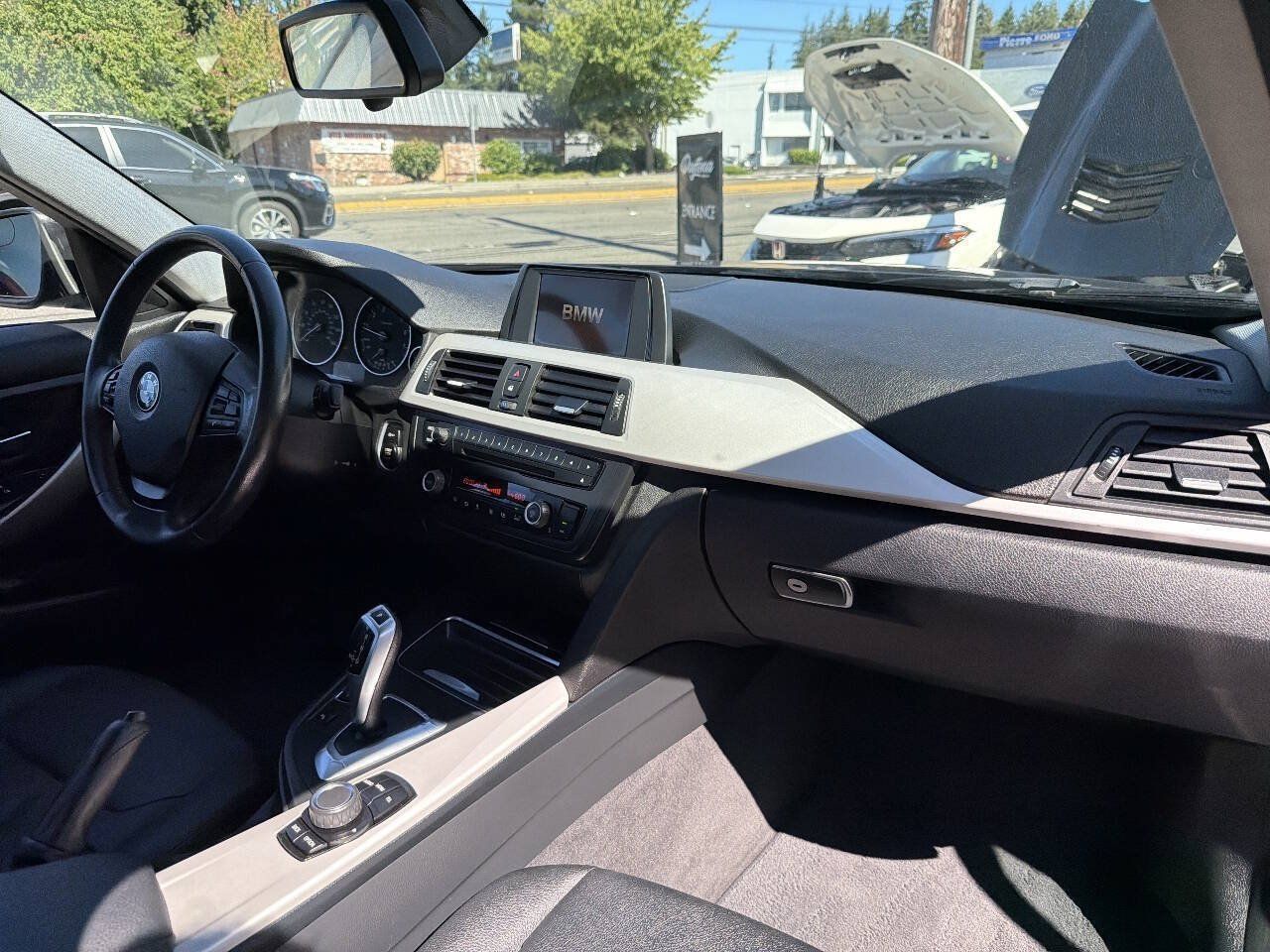 Used 2014 BMW 320i Sedan RWD image 17