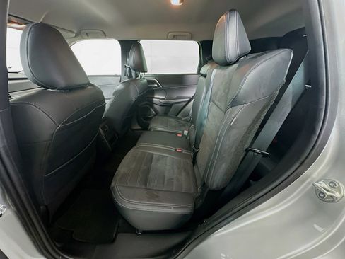 Used 2023 Mitsubishi Outlander SE image 28