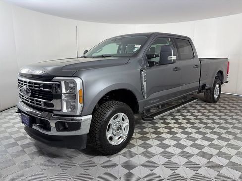 Certified 2025 Ford F250 XLT AWD/4WD image 3