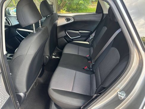 Used 2025 Kia Soul LX w/ LX Technology Package FWD image 23