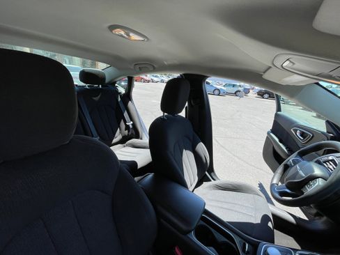 Used 2016 Chrysler 200 Limited image 20