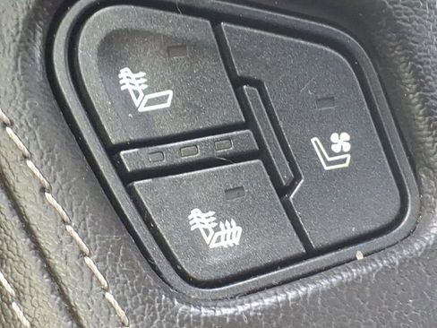 Used 2020 Chevrolet Suburban Premier image 18