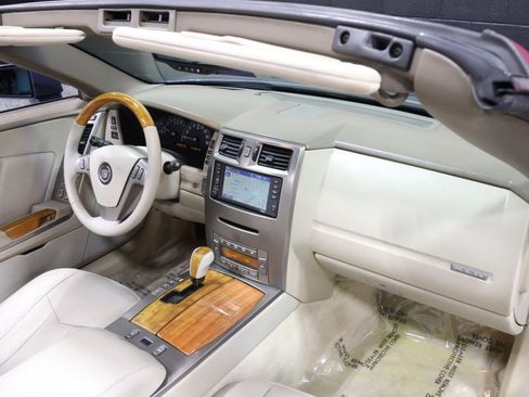 Used 2005 Cadillac XLR RWD image 42