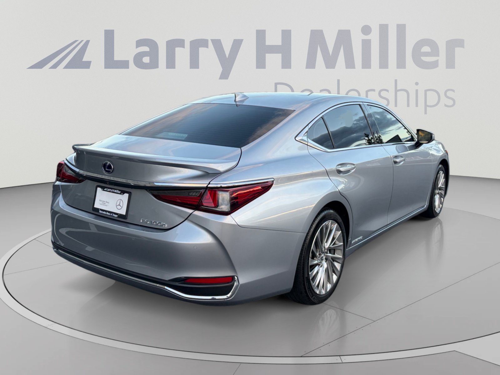Used 2022 Lexus ES 300h w/ Accessory Package FWD image 5