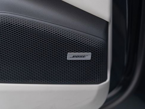 Certified 2025 Porsche Macan Electric image 23