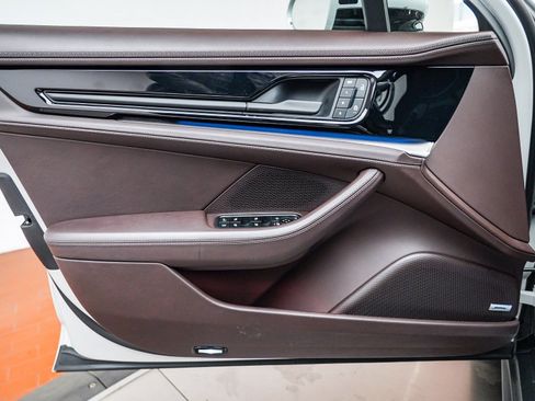 Used 2025 Porsche Panamera 4S image 25