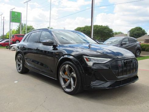 Used 2022 Audi e-tron S Prestige w/ Prestige Package image 4