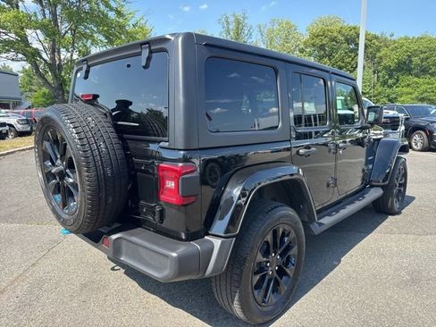 Used 2023 Jeep Wrangler Unlimited Sahara AWD/4WD image 15