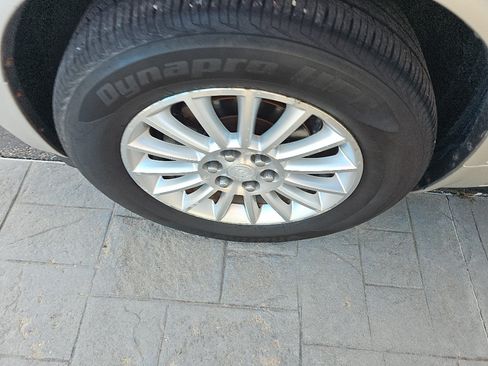 Used 2011 Buick Enclave CXL AWD/4WD image 8