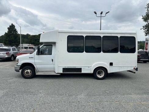 Used 2012 Ford E-450 and Econoline 450 Super Duty w/ Shuttle Bus Prep Pkg RWD image 5