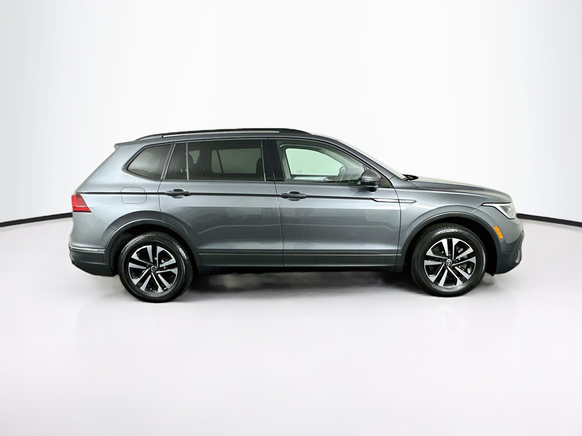 Used 2024 Volkswagen Tiguan S FWD image 10