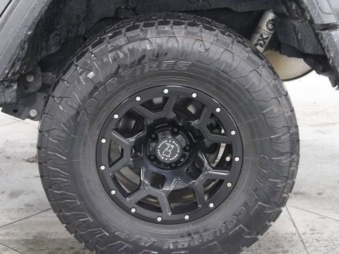 Used 2021 Jeep Wrangler Unlimited Rubicon image 17