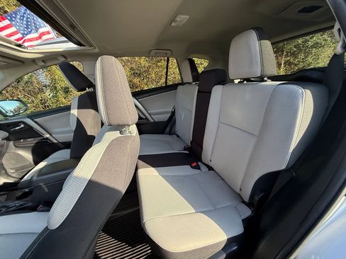 Used 2018 Toyota RAV4 XLE image 33