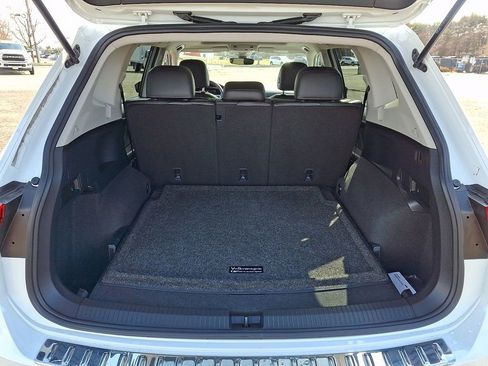 Used 2023 Volkswagen Tiguan SE AWD/4WD image 31