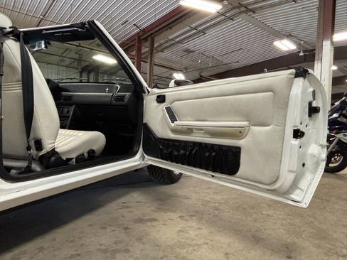 Used 1993 Ford Mustang LX RWD image 25