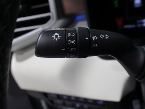 Used 2024 Toyota Sequoia Capstone AWD/4WD image 37