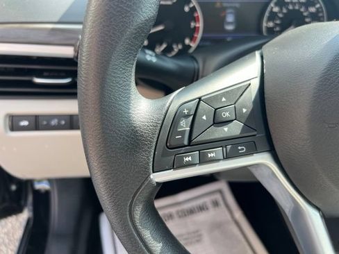 Used 2025 Nissan Altima 2.5 SV FWD image 14