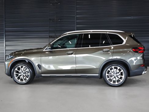 Used 2025 BMW X5 sDrive40i w/ Parking Assistance Package image 10