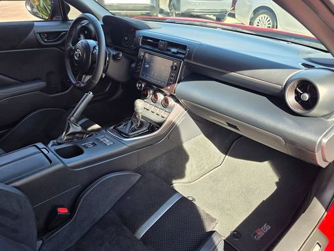 Used 2024 Toyota GR86 Premium image 15