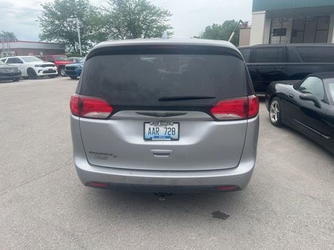 Used 2019 Chrysler Pacifica Touring Plus w/ Advanced Safetytec Group FWD image 15